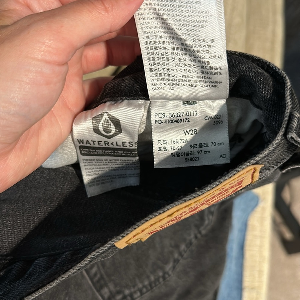 Levi’s 501 jean shorts - Picture 5 of 5